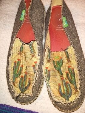 Twisted X Brown Canvas Slip-On Flats with Yellow Cactus Print
